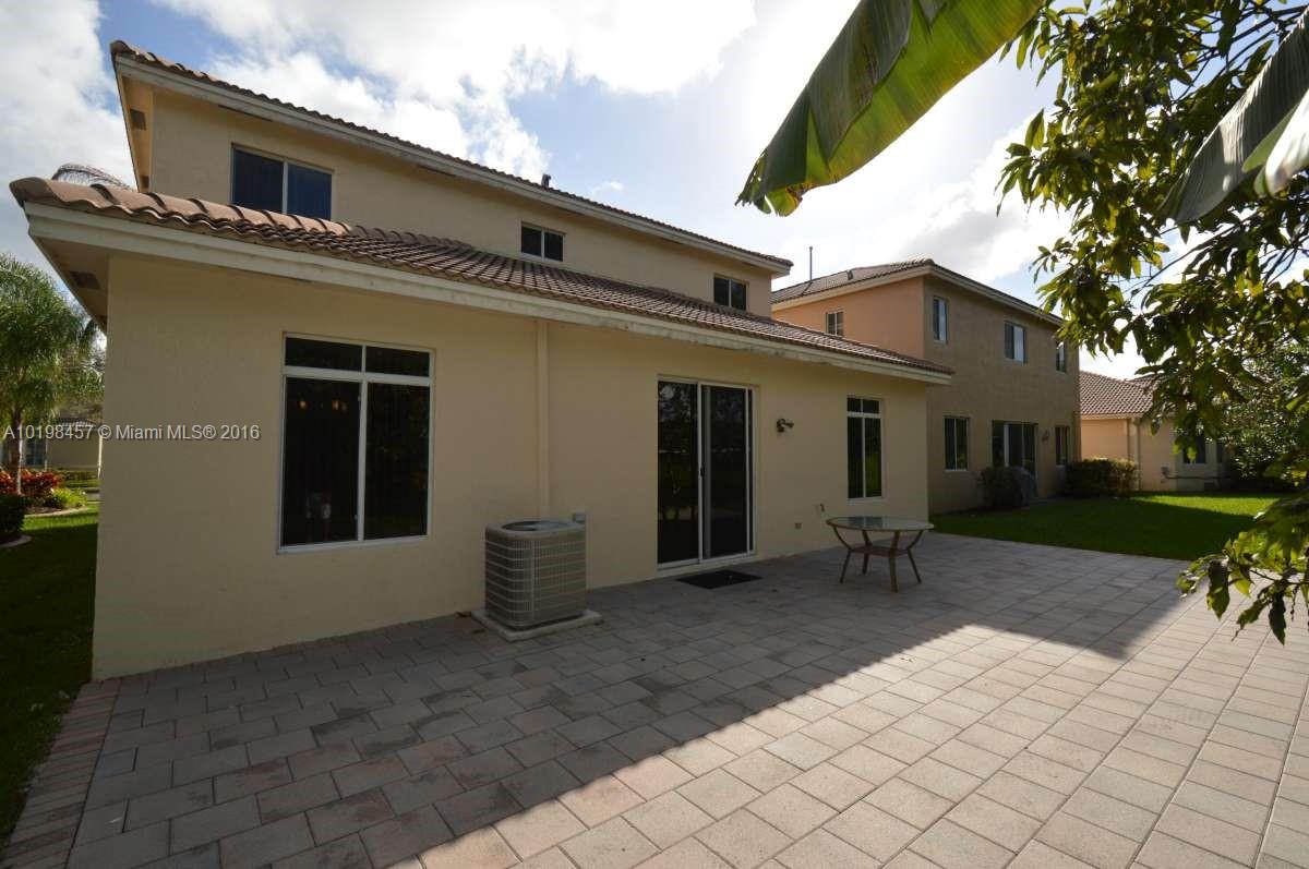 LAGUNA ISLES - Residential