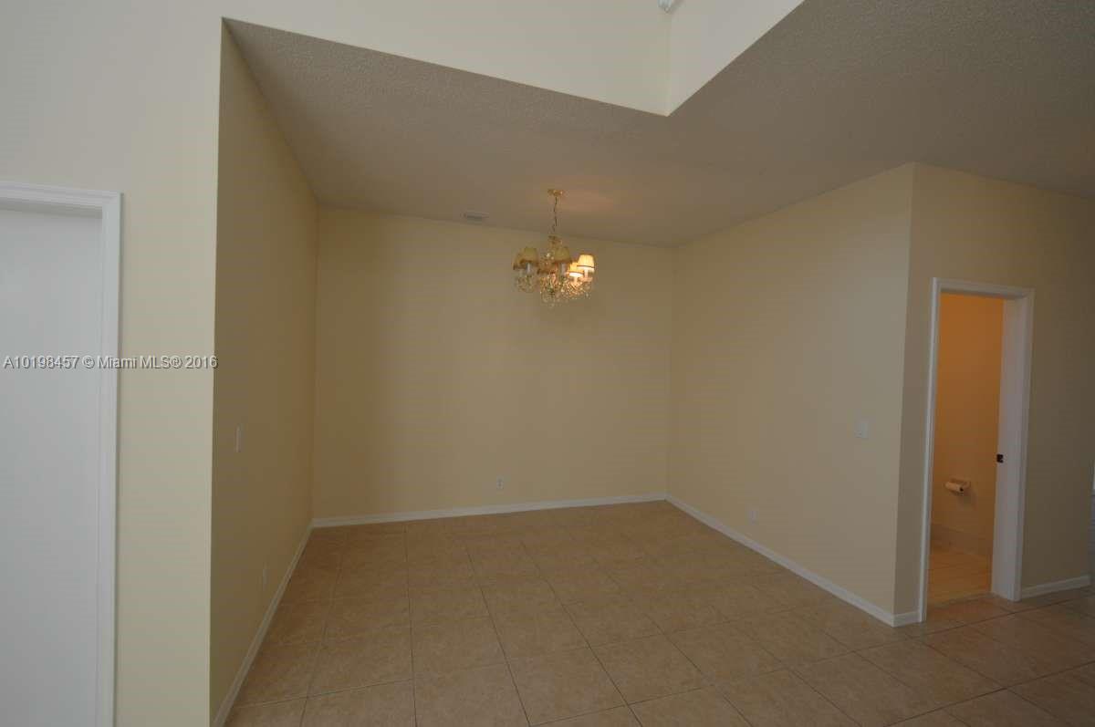 LAGUNA ISLES - Residential