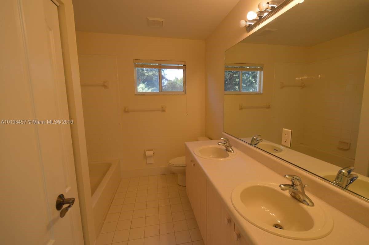 LAGUNA ISLES - Residential