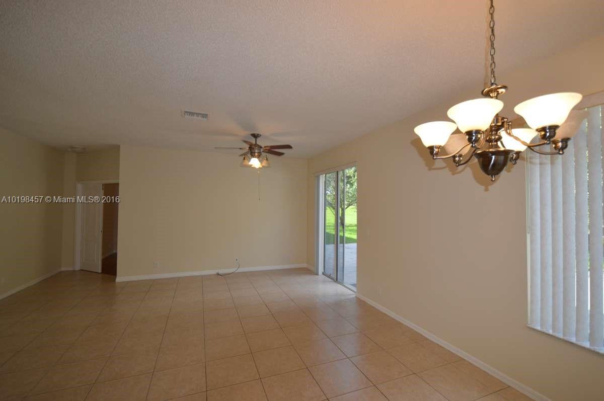 LAGUNA ISLES - Residential