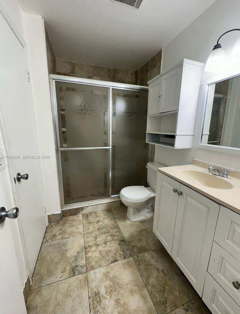 THE COURTS AT KENDALL CON - Residential