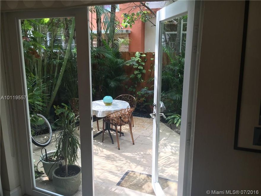 Beautifully corner unit, true 1 bedroom, with a lot of natural light and palm trees from every window. Also owns the walk way out door space. French doors from the Master bedroom that give on to a private out door garden. In front of Flamingo park with pool,tennis,child area/very quiet/very well maintained building, walking distance to everything. Ready to rent or live great investment, call listing agent won't last long.