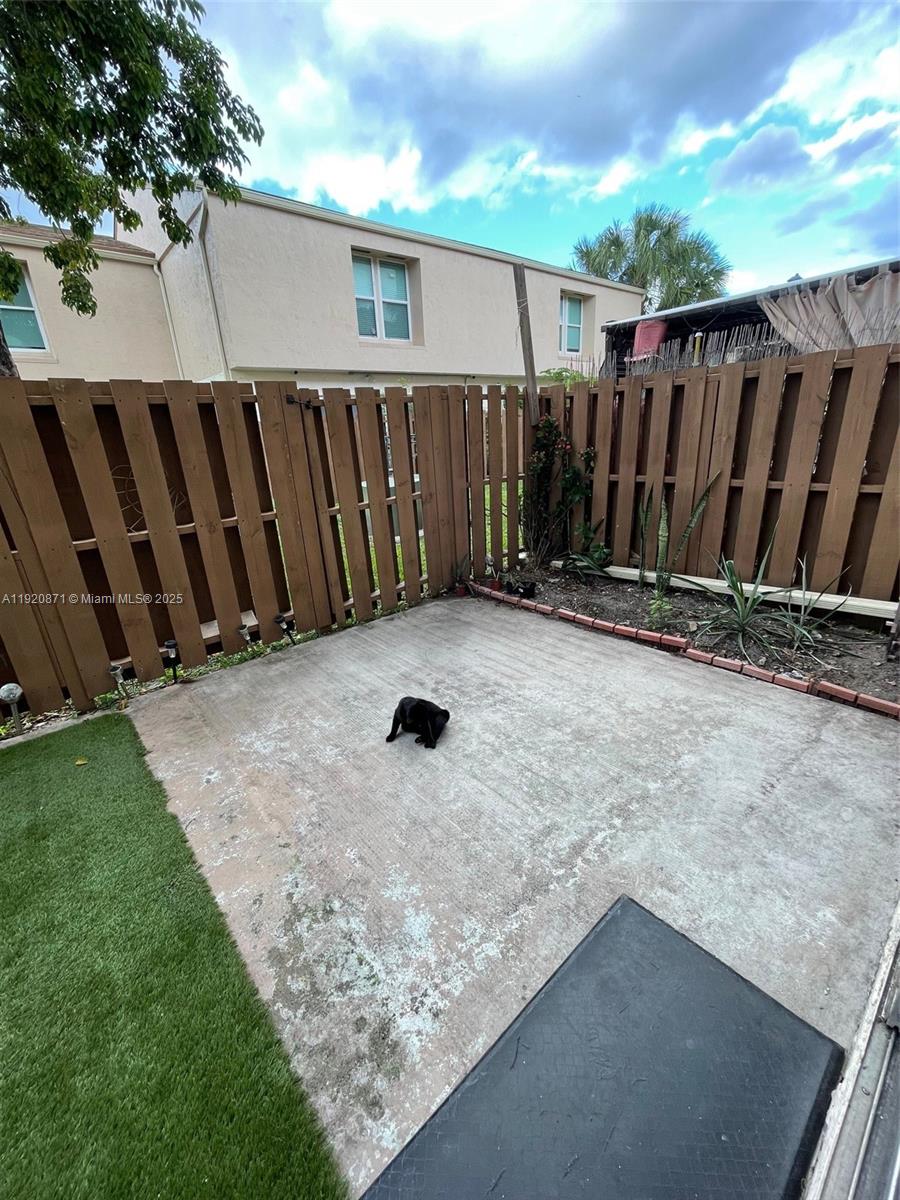 TOWNHOUSES AT JACARANDA - Residential Lease