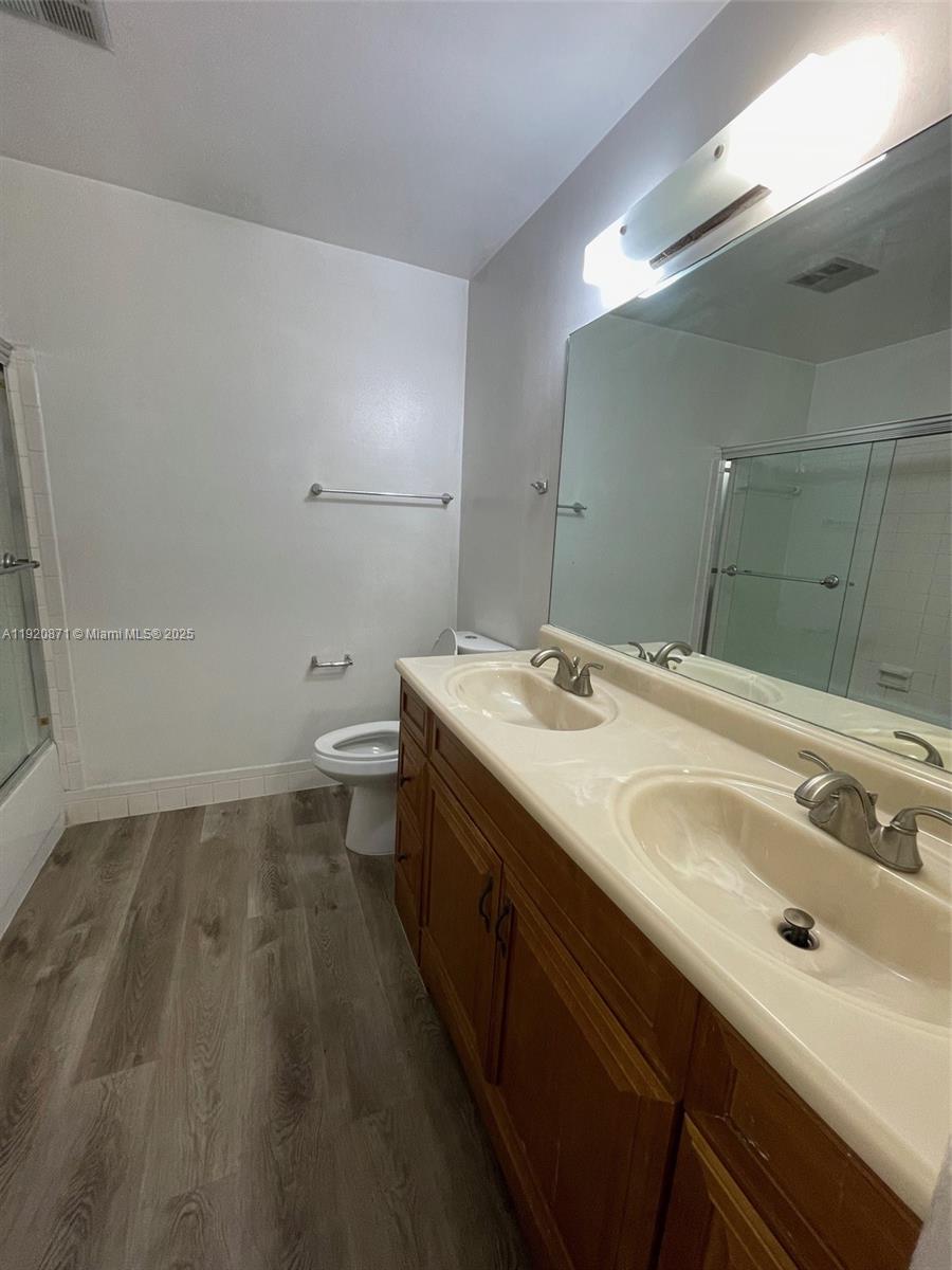 TOWNHOUSES AT JACARANDA - Residential Lease