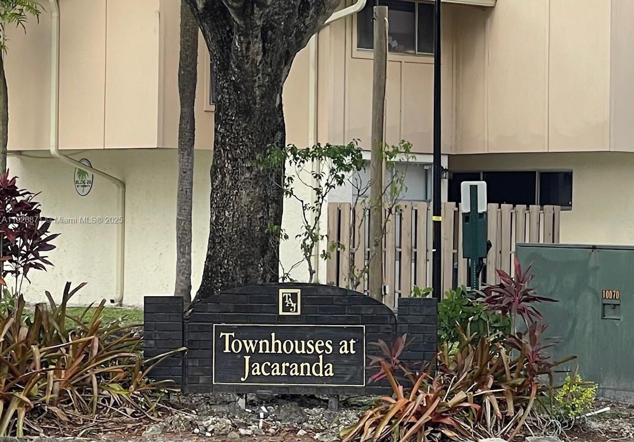 TOWNHOUSES AT JACARANDA - Residential Lease