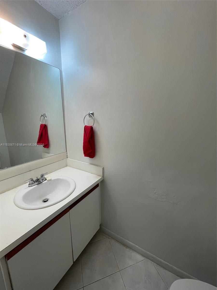 TOWNHOUSES AT JACARANDA - Residential Lease