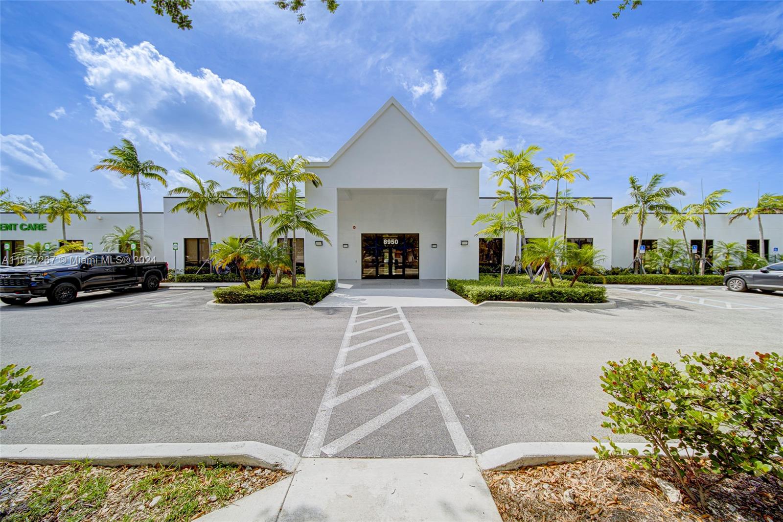 808 square foot space Available immediately Ideal for medical use, med spa, tattoos, eyelash extensions, any type of aesthetics, massage, personal wax training, or any other type of use. Beautiful porcelain floors throughout the building. This is a Category 5 building with plenty of parking right next to 152 St and US-1 South Miami. The rental price includes the CAM, additionally, all the building's utilities are prorated and paid for by each unit. This Suite has water connections available, you can make any connection if necessary. Ask for information about other spaces also available immediately in the same building. Call us we will assist you!!