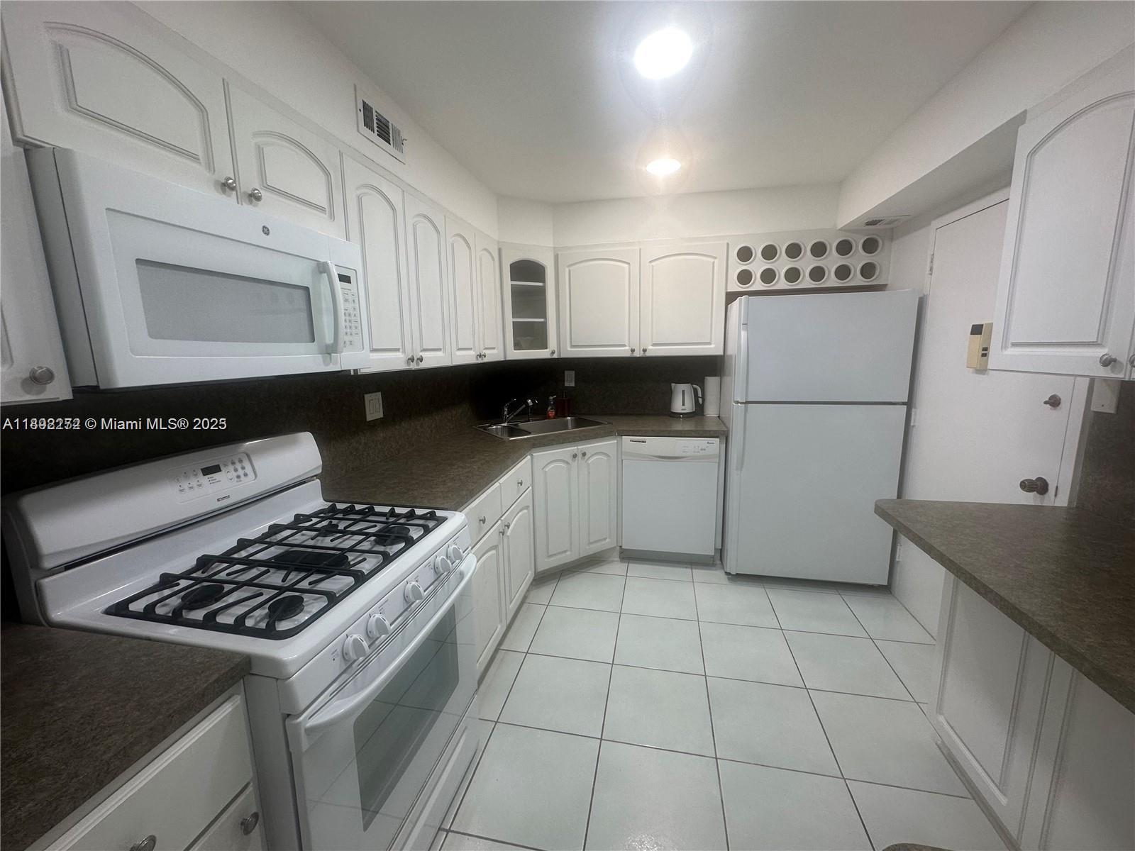 PARKER PLAZA CONDO ESTATE - Residential Lease