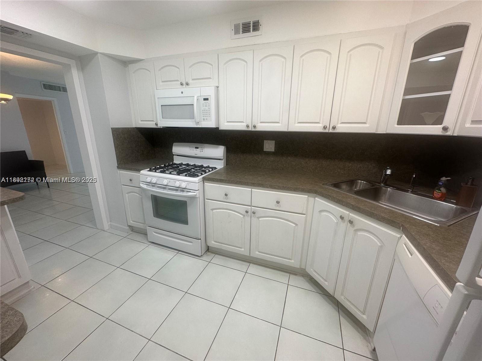 PARKER PLAZA CONDO ESTATE - Residential Lease