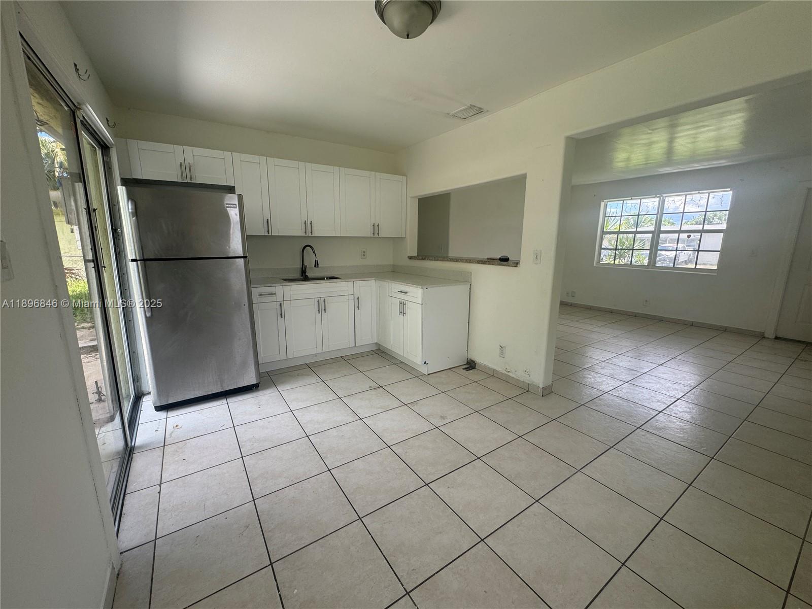 BROADVIEW COUNTRY CLUB ES - Residential Lease