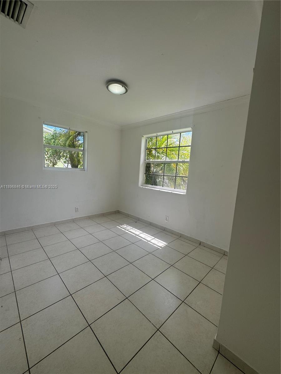 BROADVIEW COUNTRY CLUB ES - Residential Lease