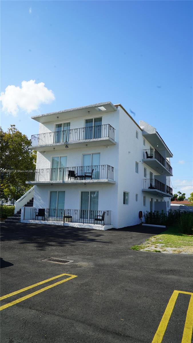 LAWRENCE EST LAND CO - Residential Lease