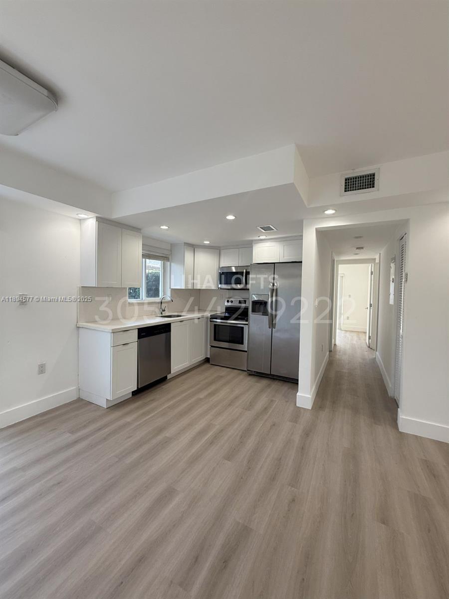 LAWRENCE EST LAND CO - Residential Lease