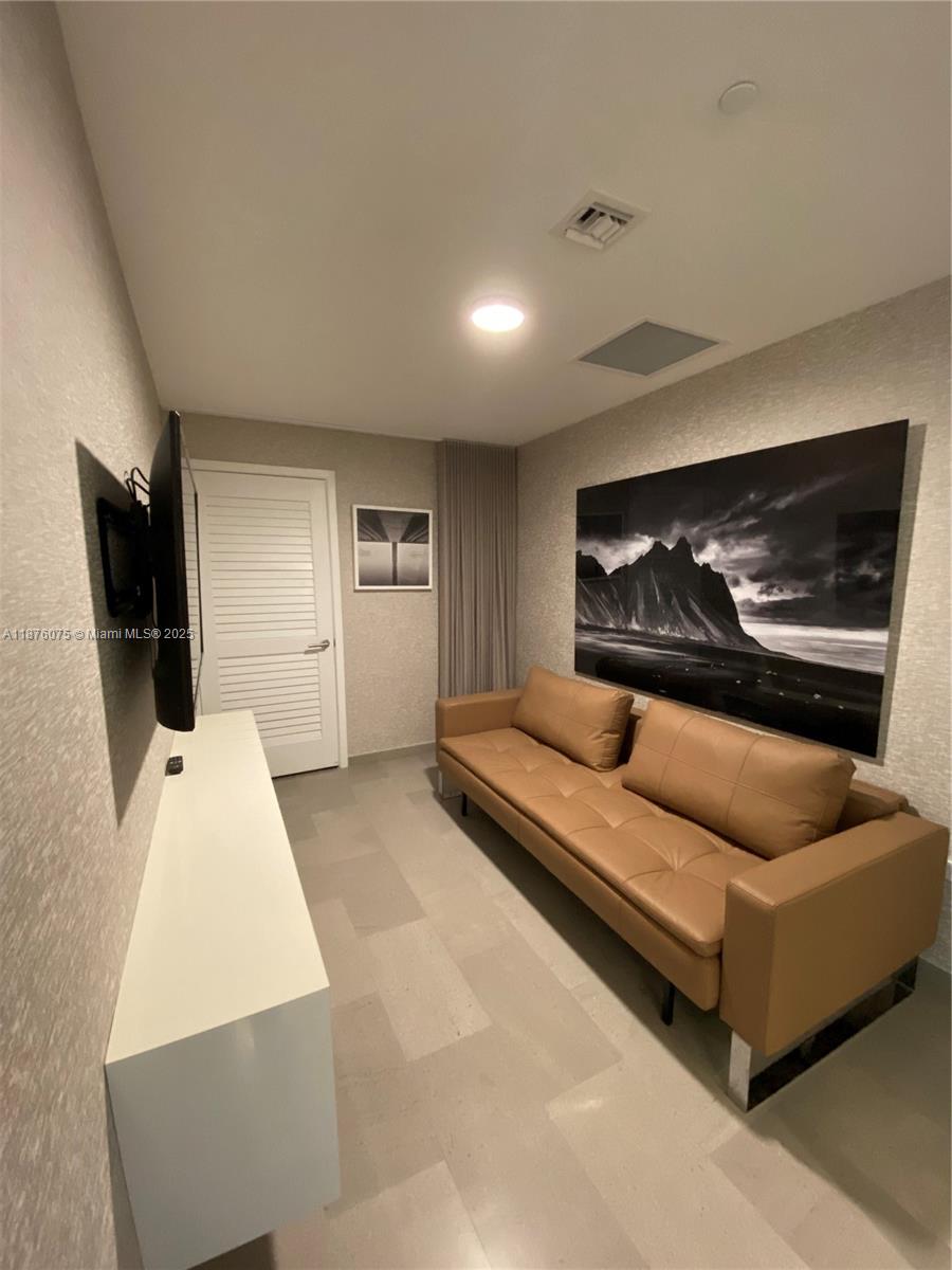 RISE CONDO - Residential Lease