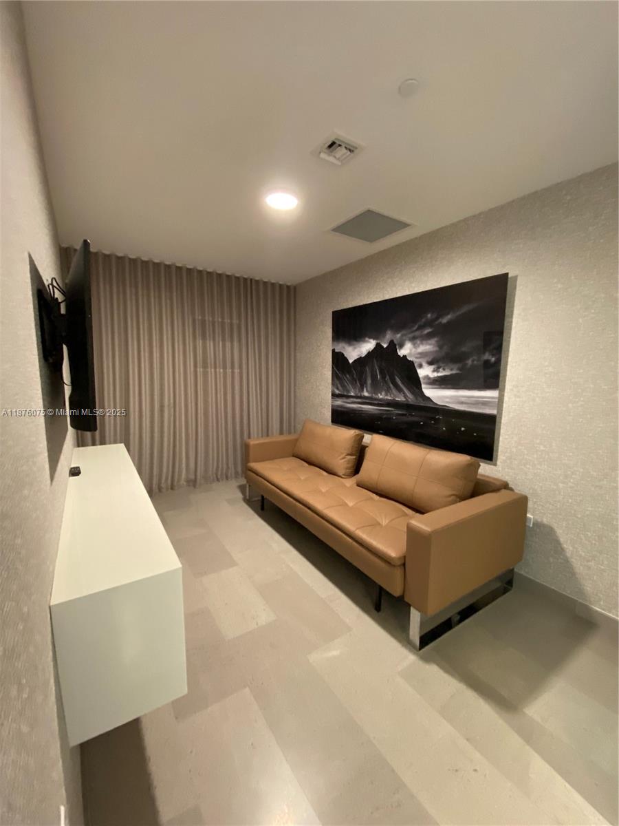 RISE CONDO - Residential Lease