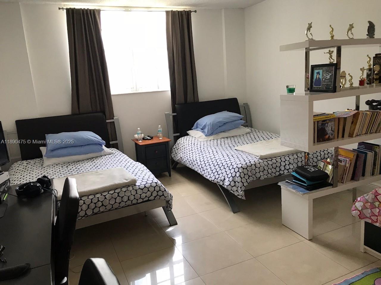 OCEANVIEW BUILDING A COND - Residential