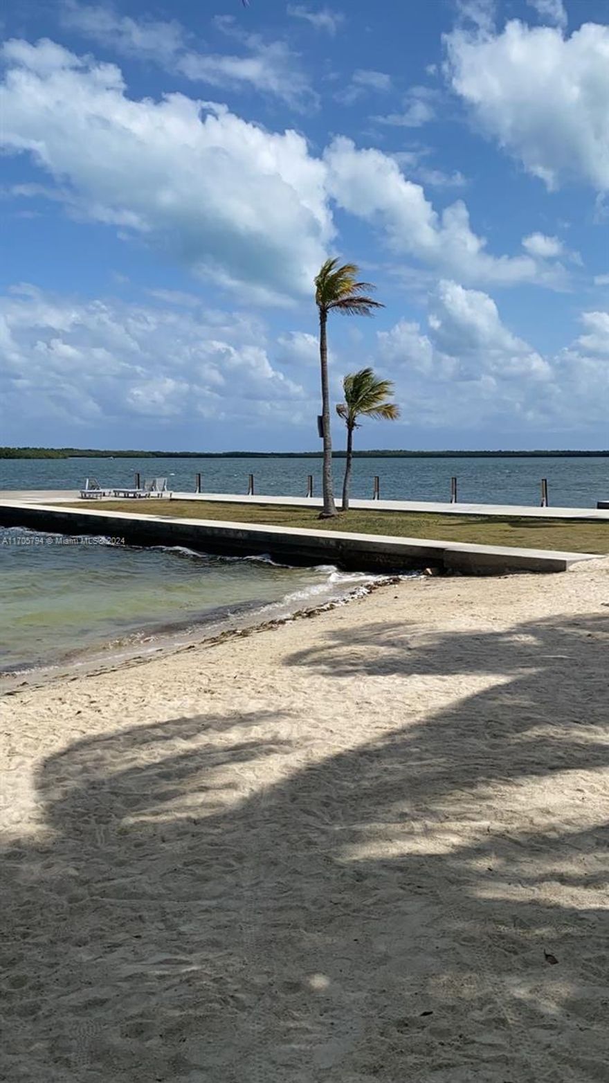 Beautiful centrally located 2/1 apartment in the Florida keys, walking distance to John Pennekamp State Park, shops and restaurants but yet very quiet neighborhood ALL UTILITIES ARE INCLUDED in rent price
This is a Small 2 Bedroom apartment, suitable for a couple. The second bedroom can be used as a private bedroom or living room space/area
