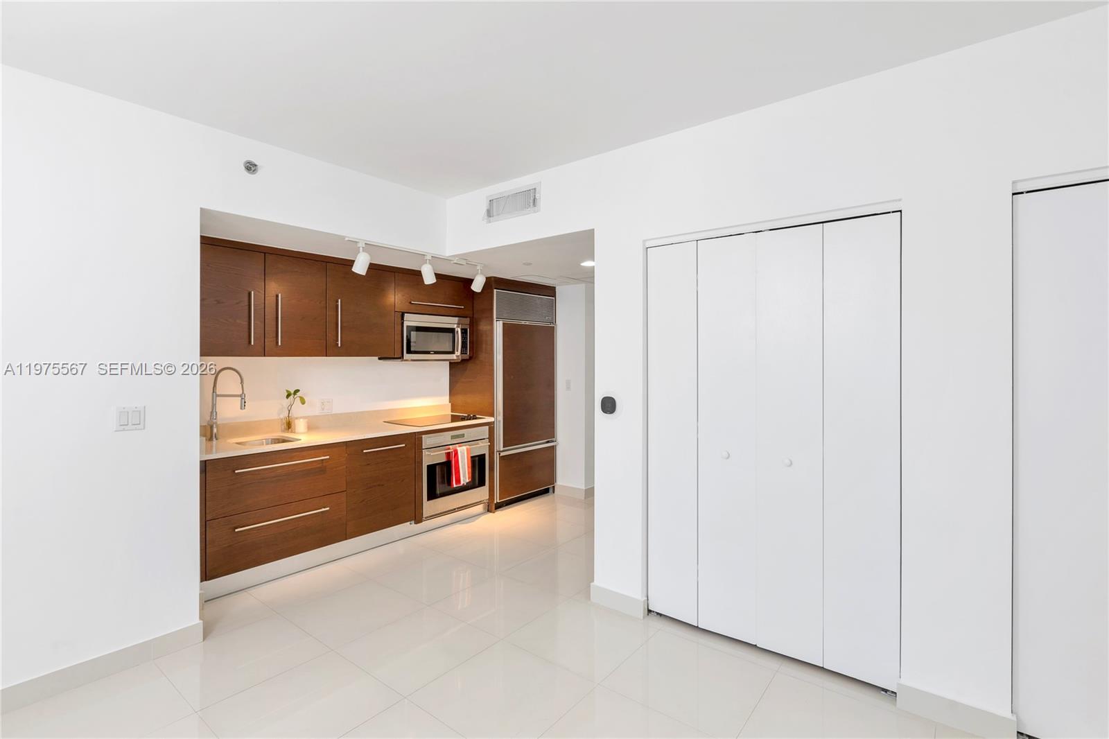 ICON BRICKELL CONDO NO 1 - Residential Lease