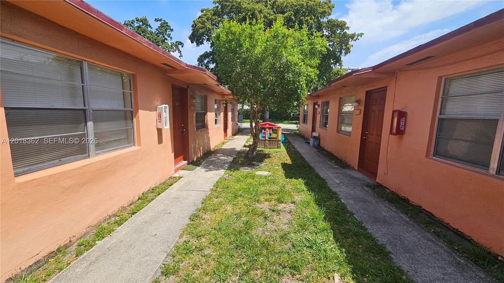 Photo of 860 SW 6th Ct #3, Pompano Beach, FL 33060 (MLS # A12018362)