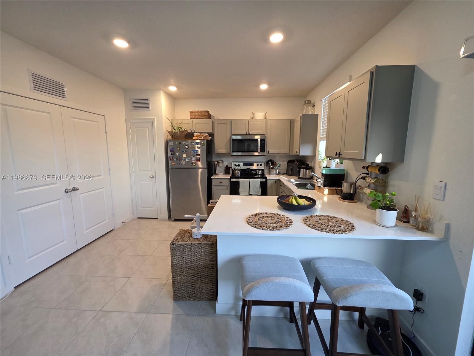 MIAMI LAND AND DEVELOPMEN - Residential Lease