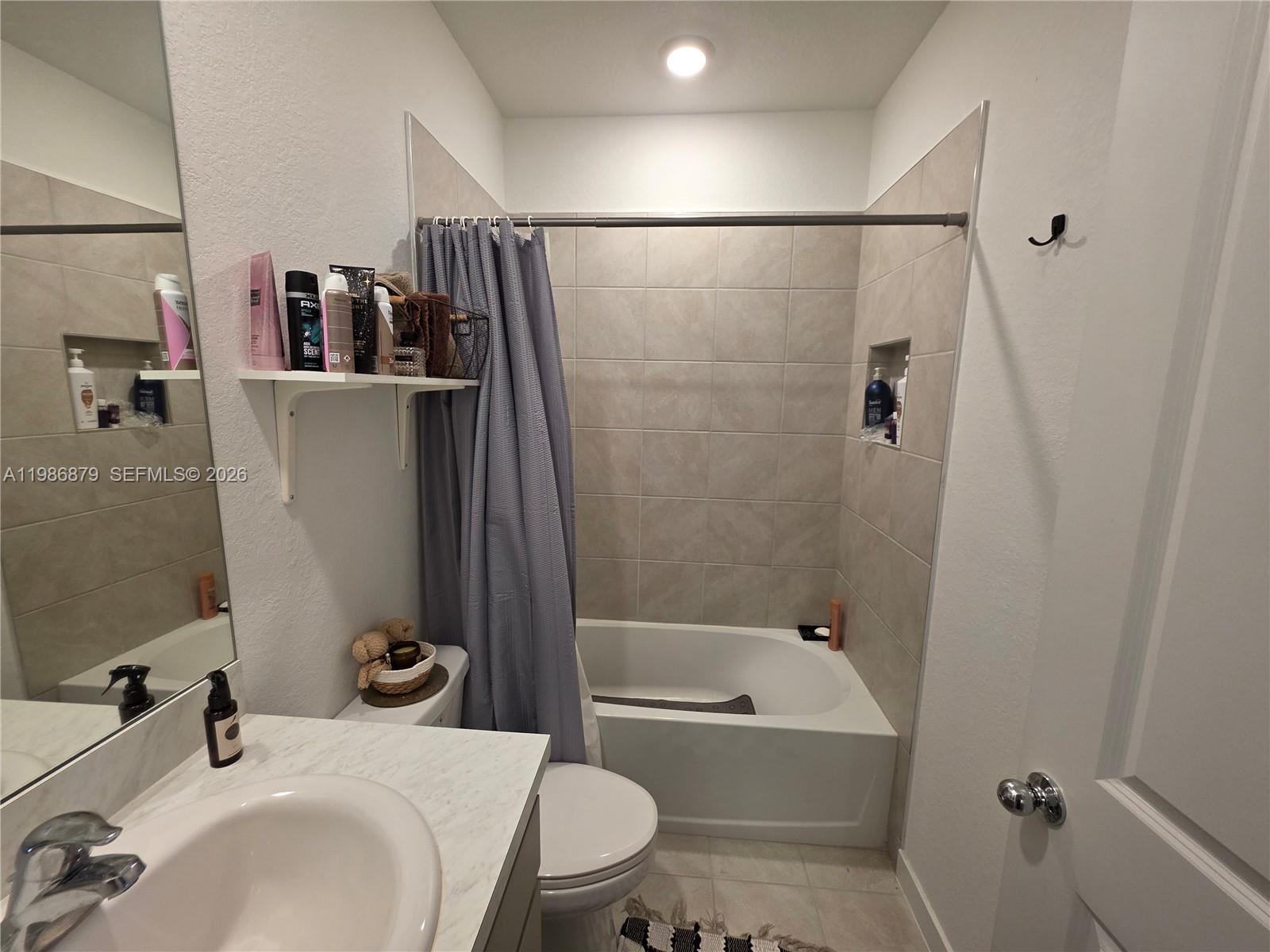 MIAMI LAND AND DEVELOPMEN - Residential Lease