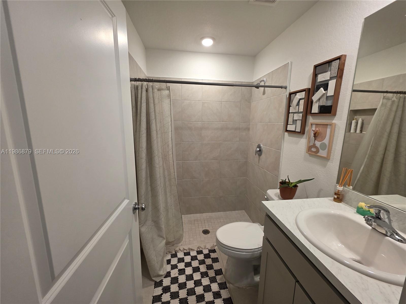 MIAMI LAND AND DEVELOPMEN - Residential Lease