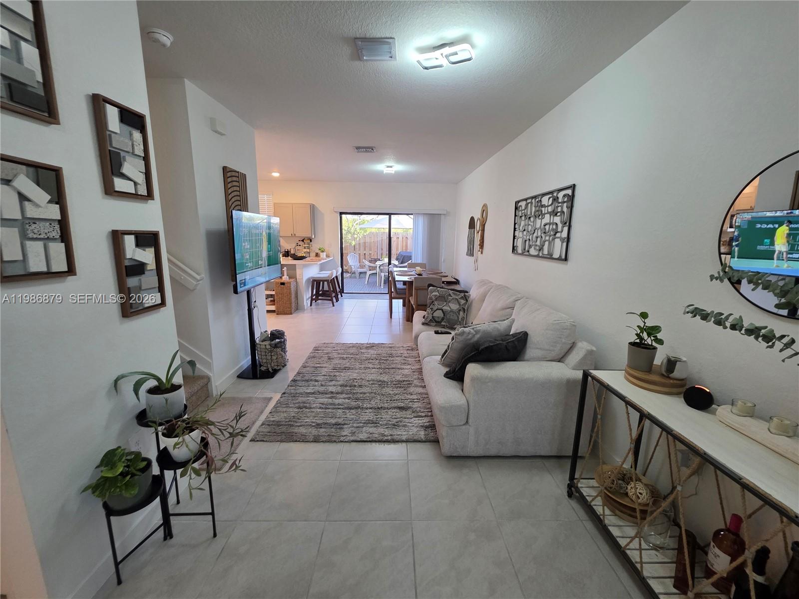 MIAMI LAND AND DEVELOPMEN - Residential Lease