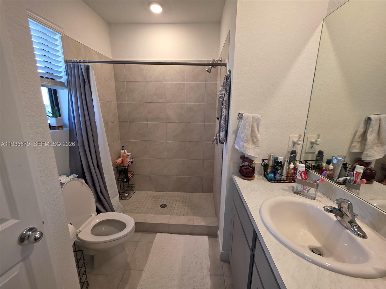 MIAMI LAND AND DEVELOPMEN - Residential Lease