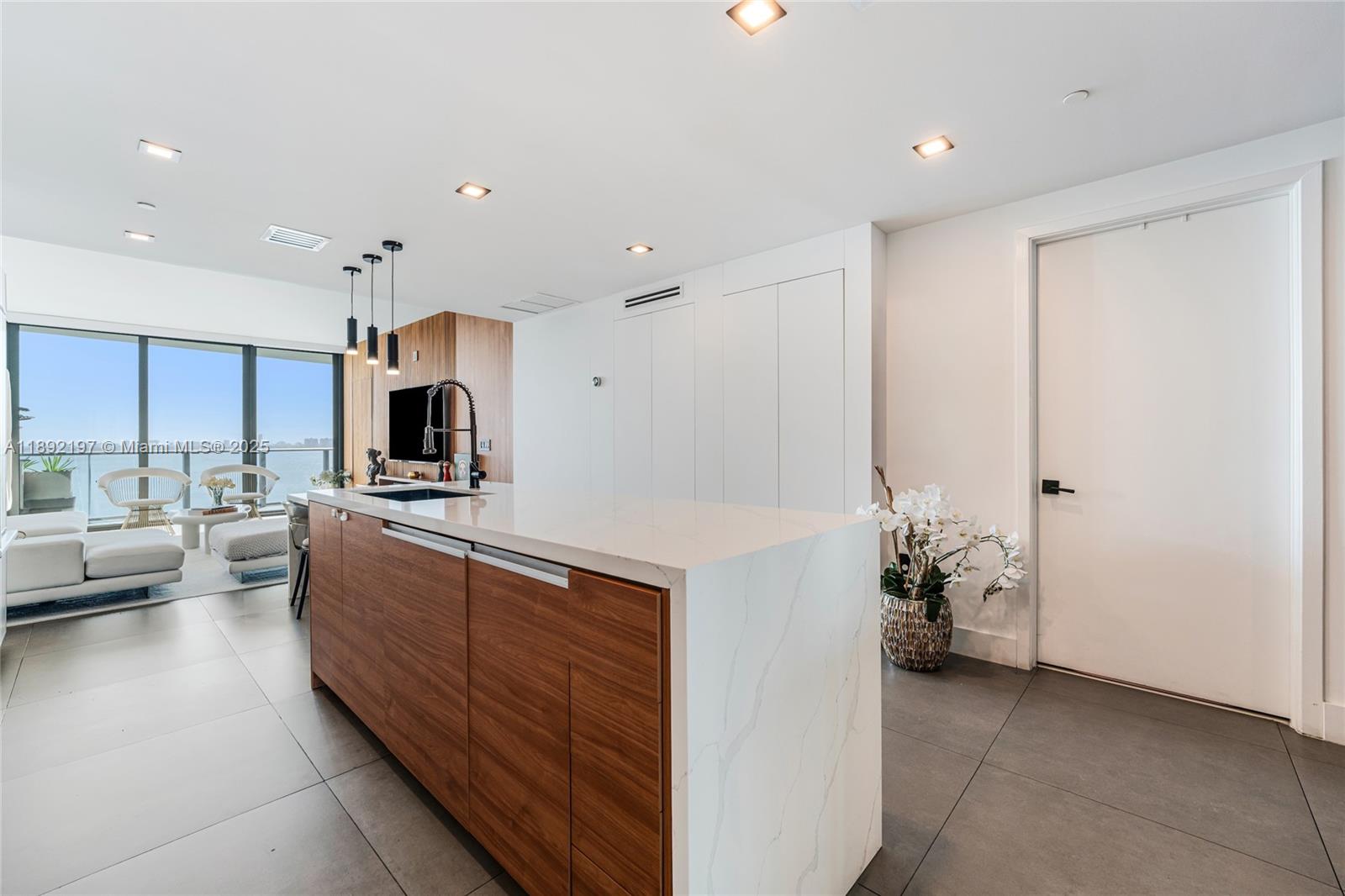 ICON BAY CONDO - Residential Lease