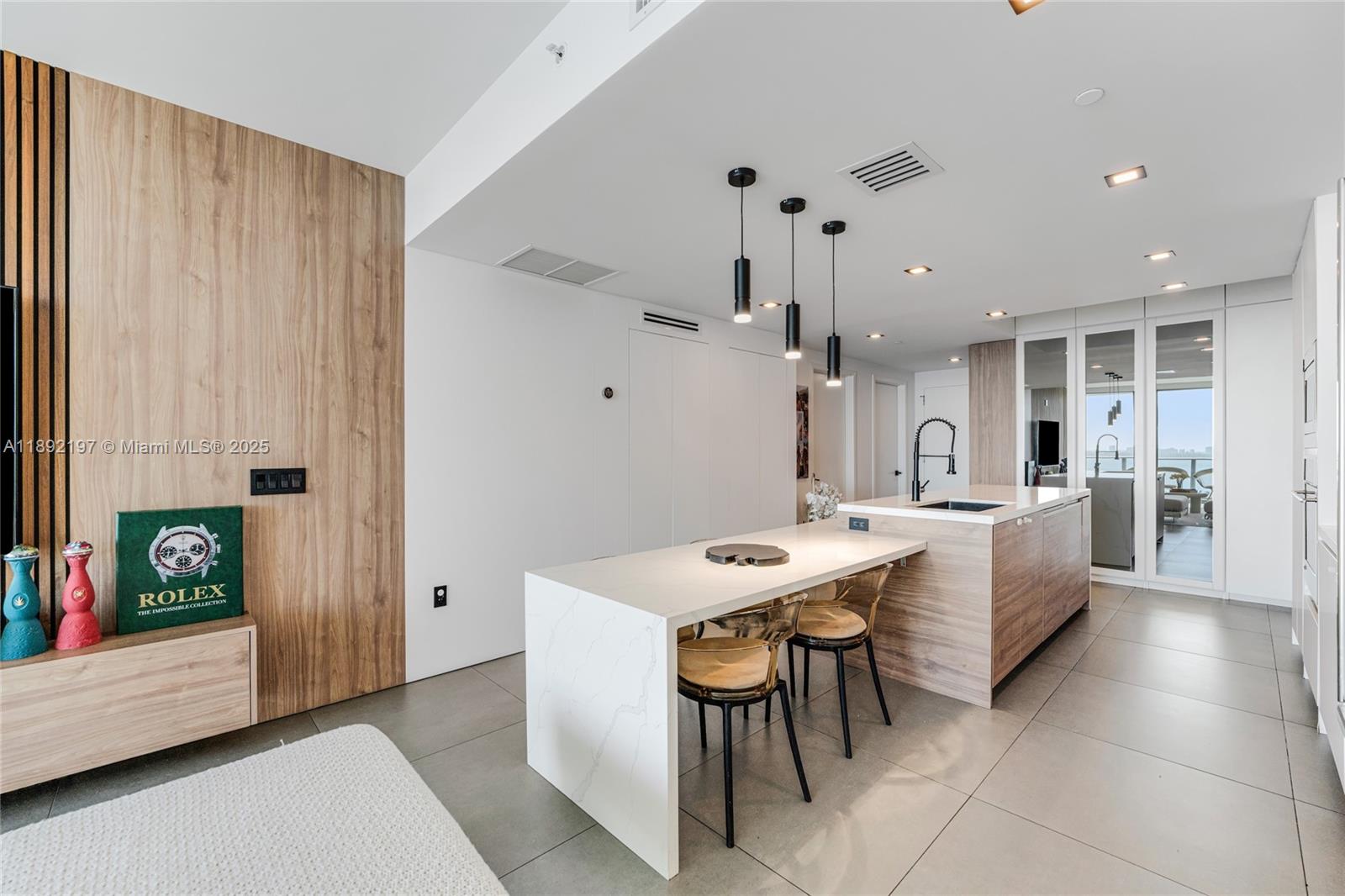 ICON BAY CONDO - Residential Lease