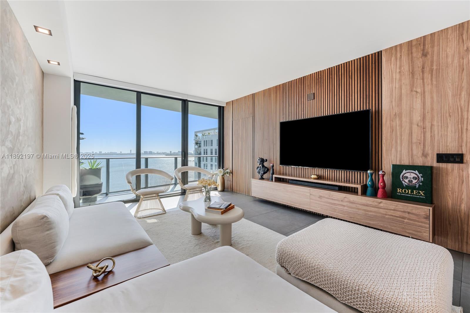 ICON BAY CONDO - Residential Lease