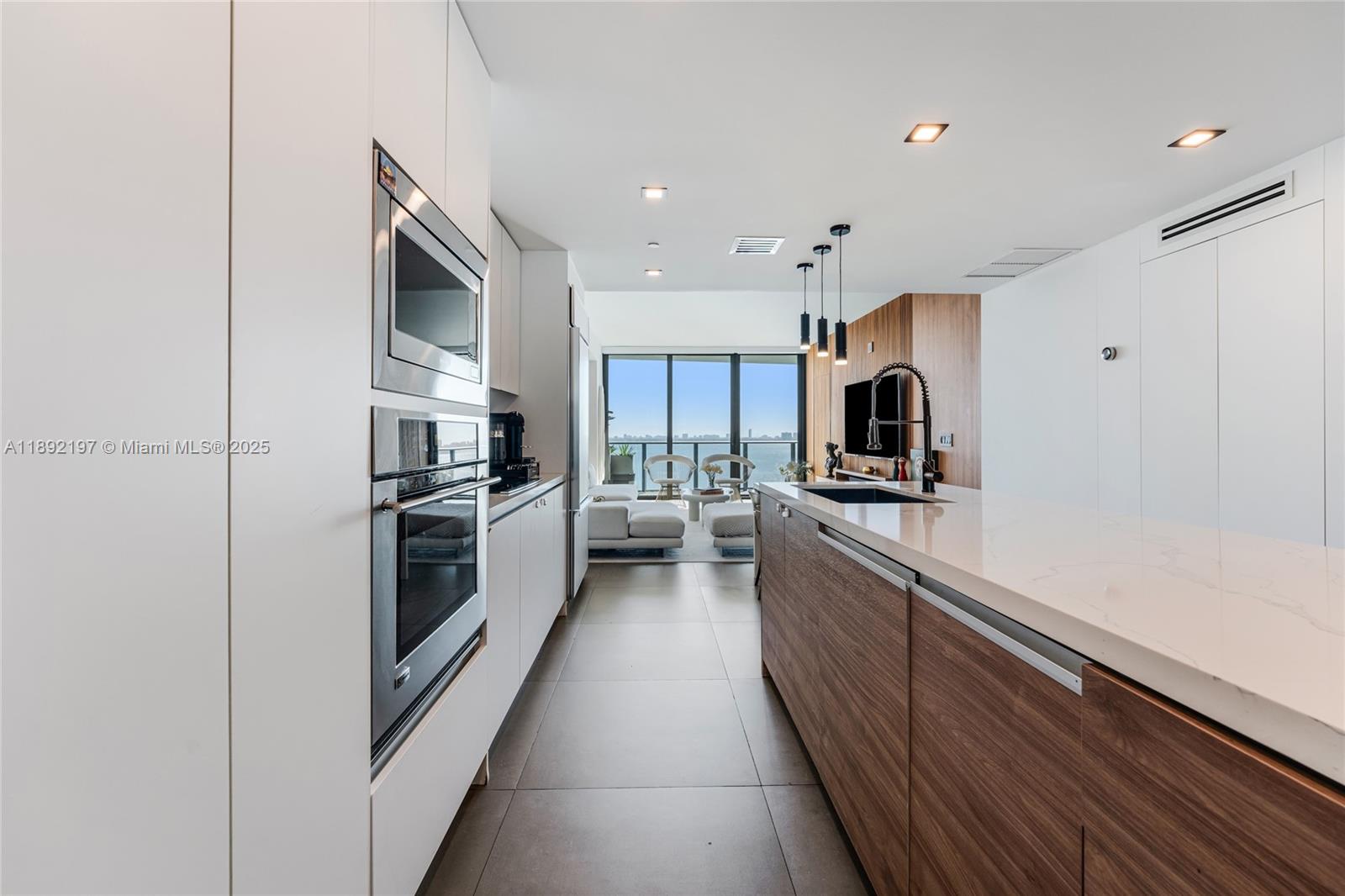 ICON BAY CONDO - Residential Lease
