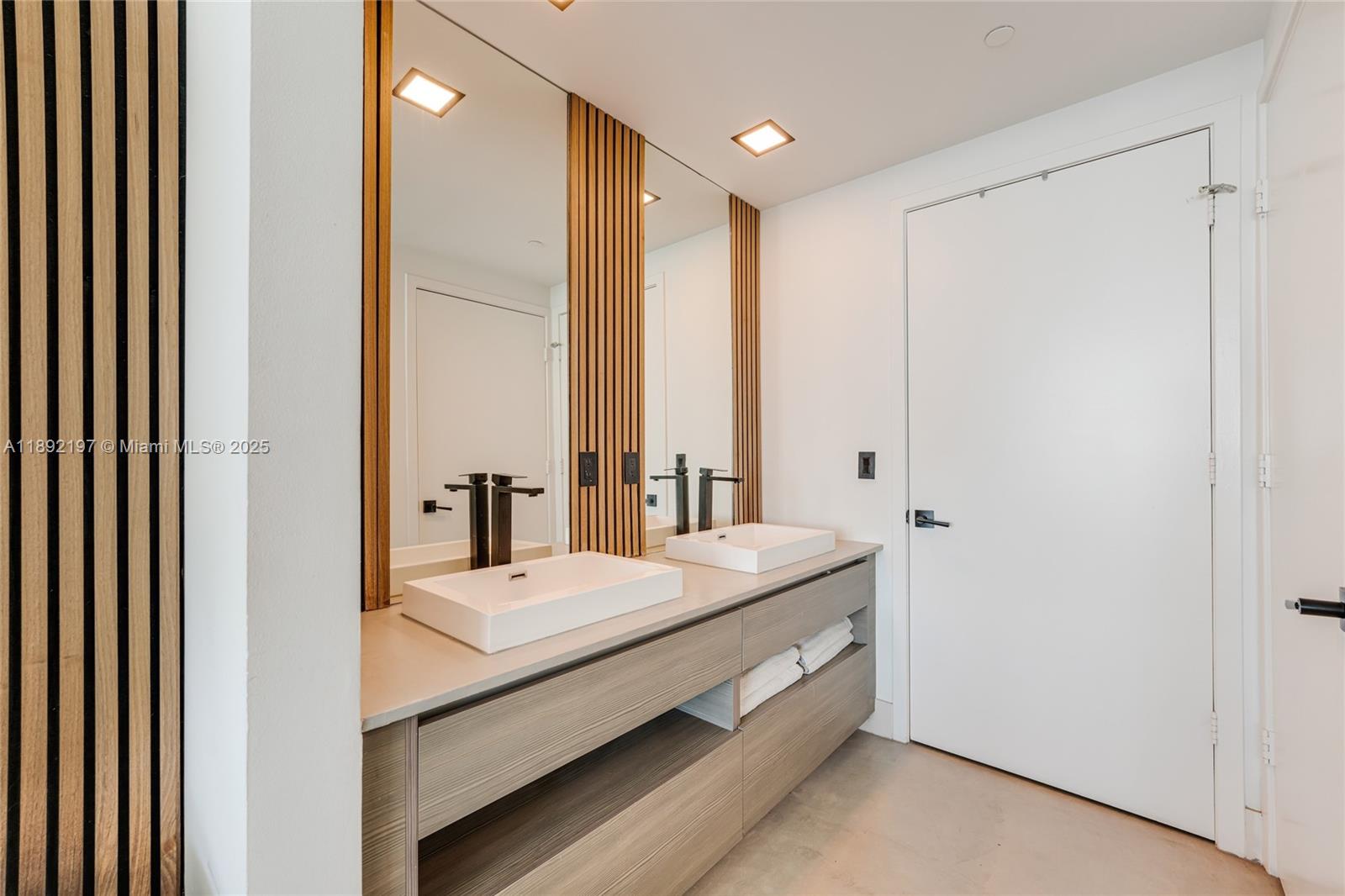 ICON BAY CONDO - Residential Lease
