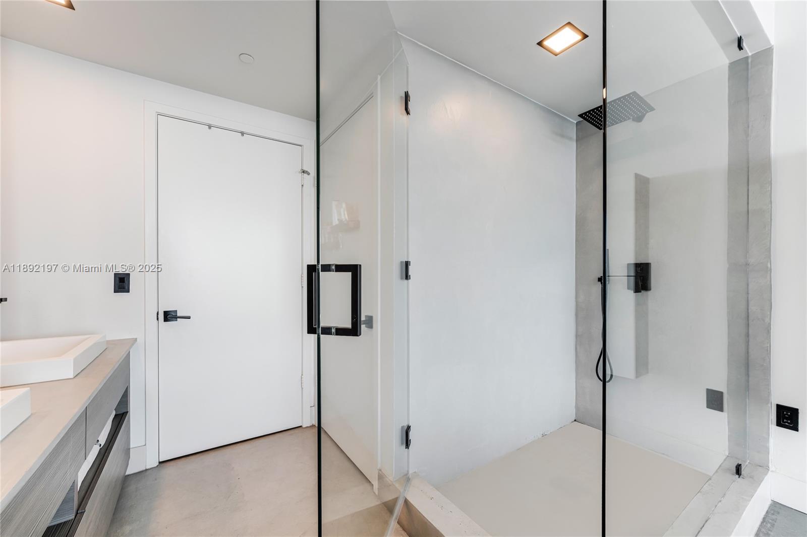 ICON BAY CONDO - Residential Lease