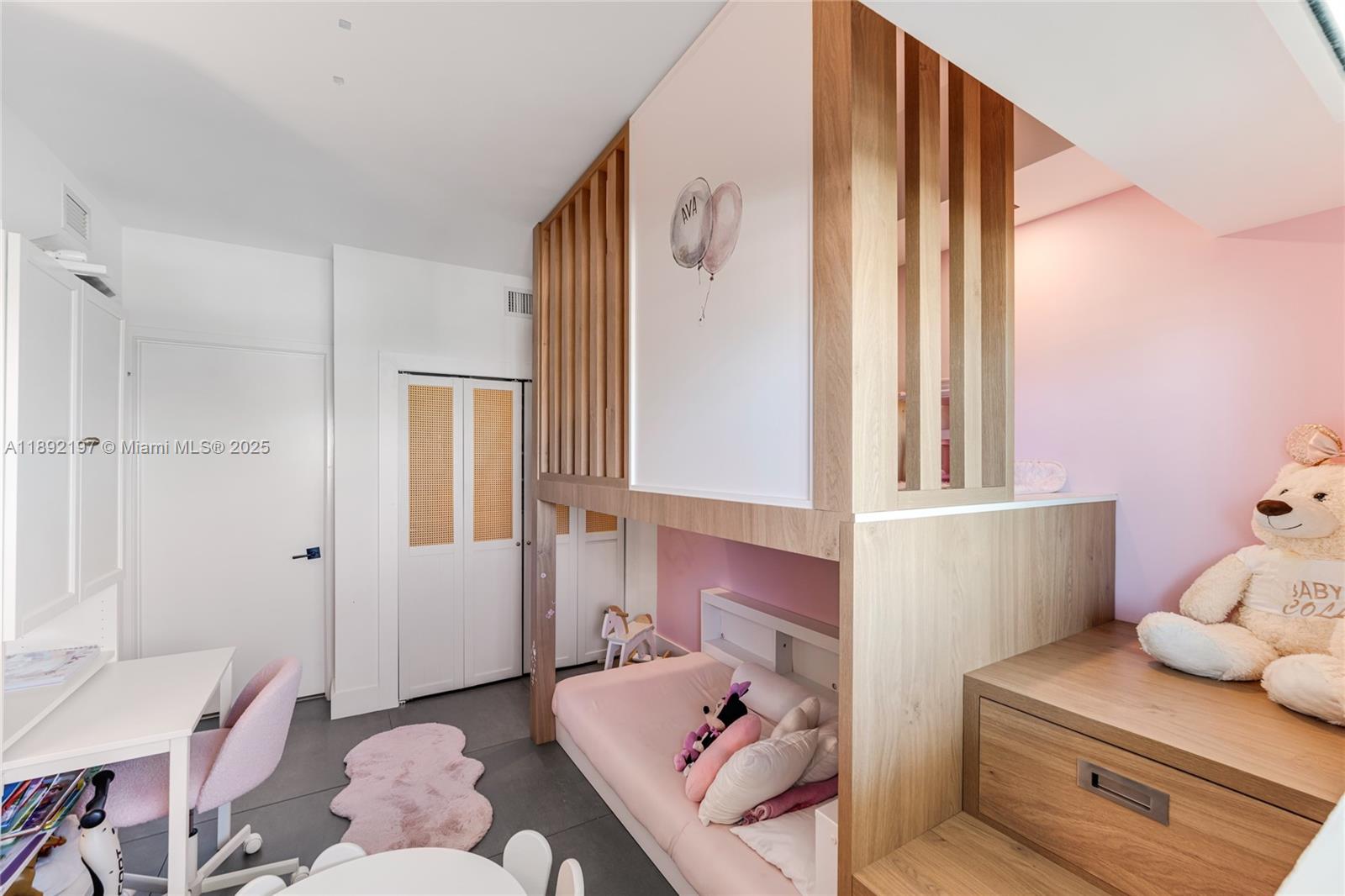 ICON BAY CONDO - Residential Lease