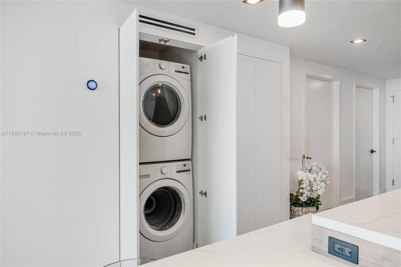 ICON BAY CONDO - Residential Lease