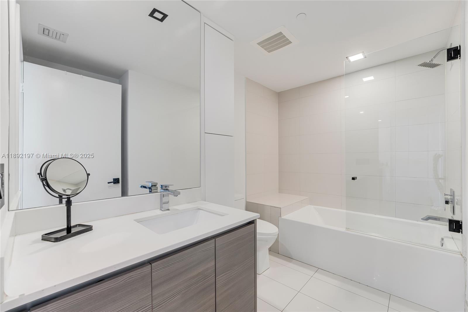 ICON BAY CONDO - Residential Lease