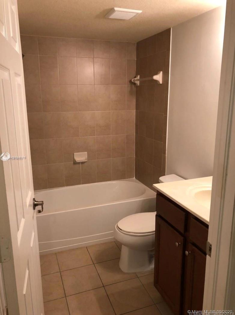 THE COURTS AT BAYSHORE II - Residential