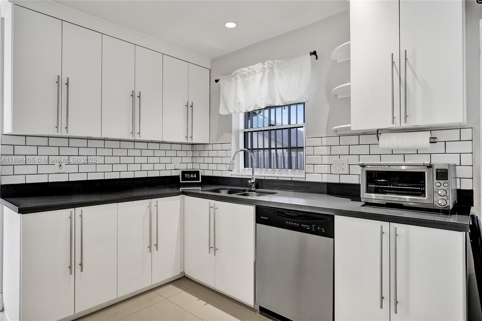 SAWGRASS ESTATES - Residential
