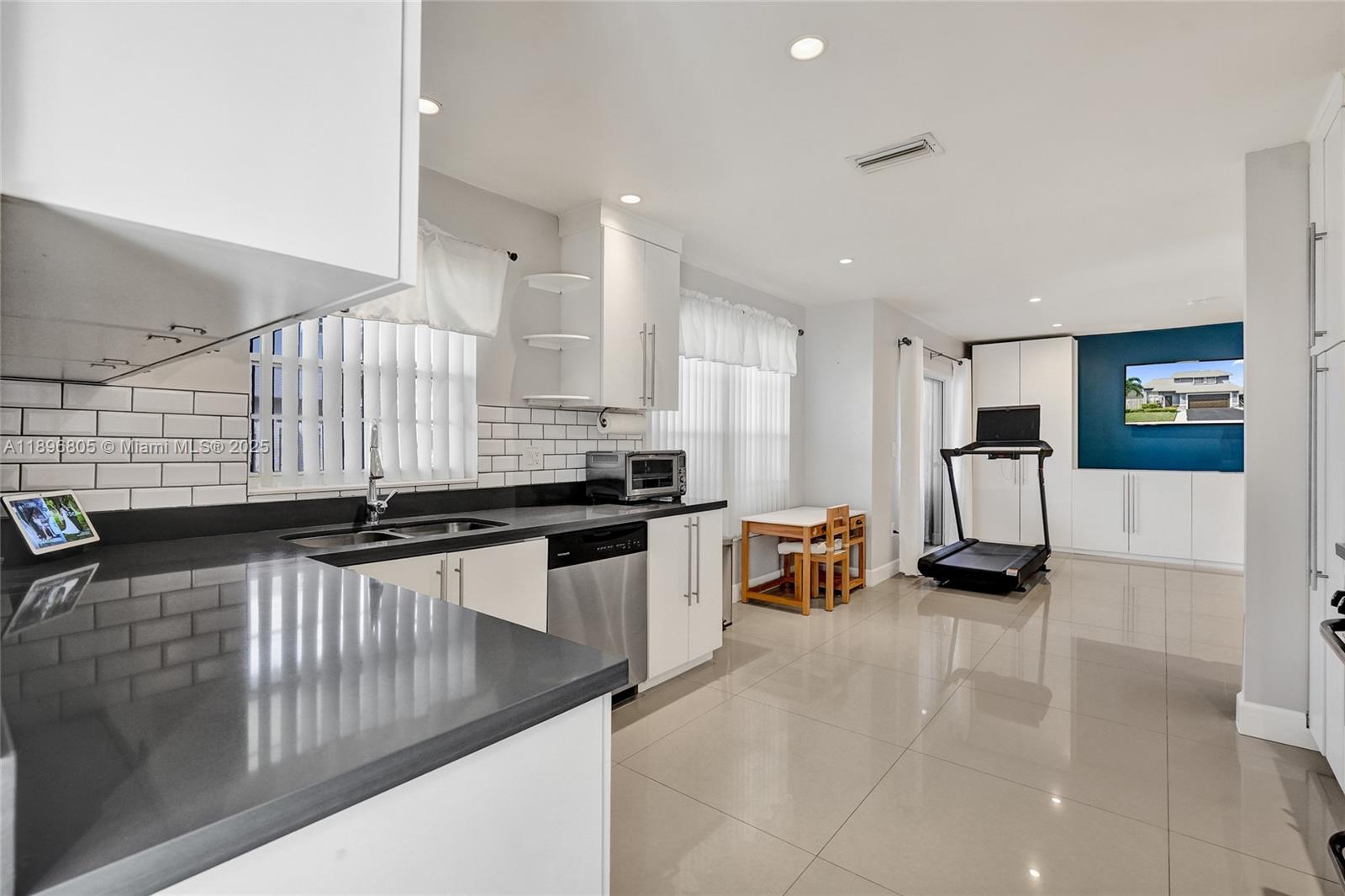 SAWGRASS ESTATES - Residential