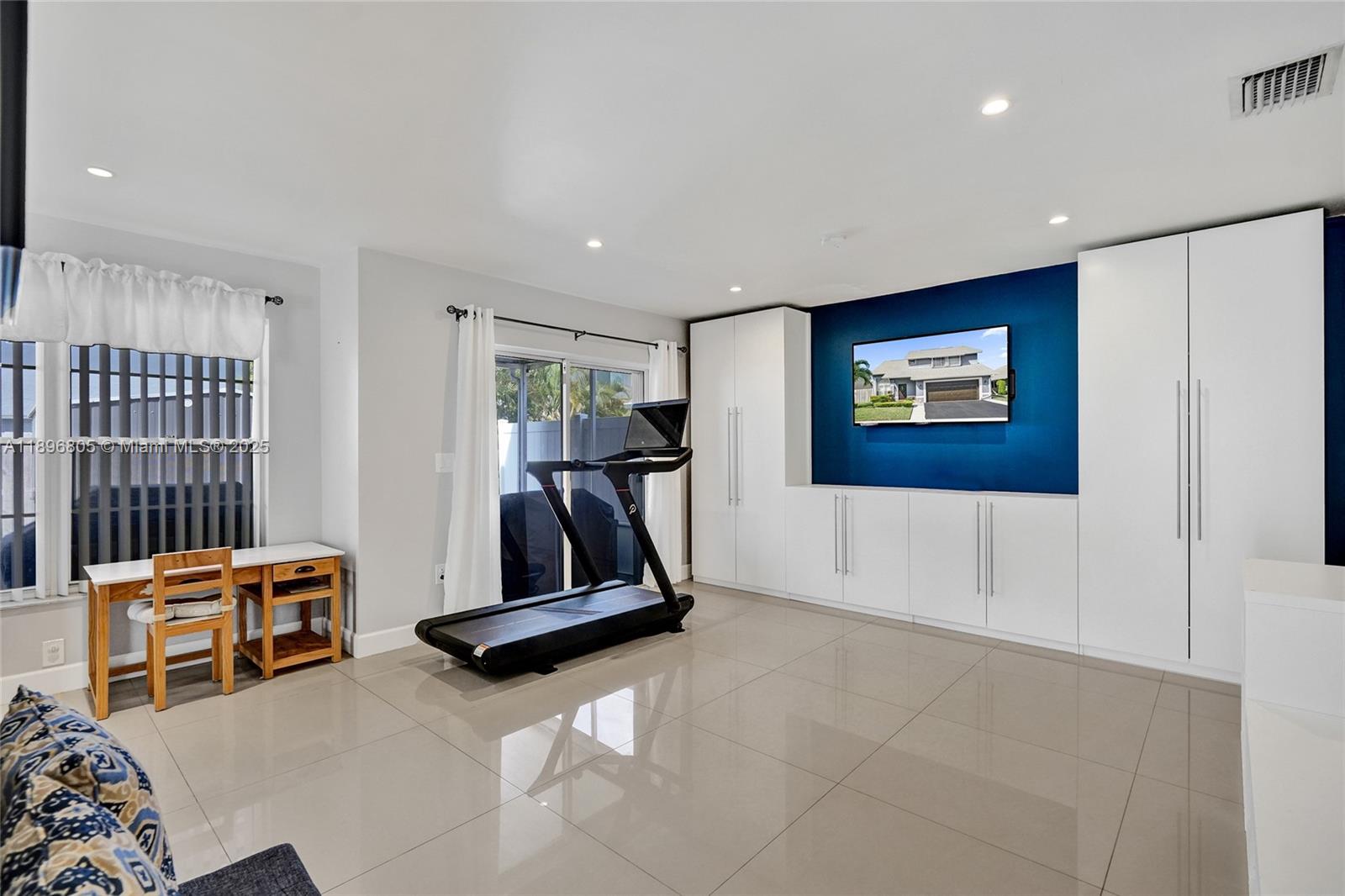 SAWGRASS ESTATES - Residential