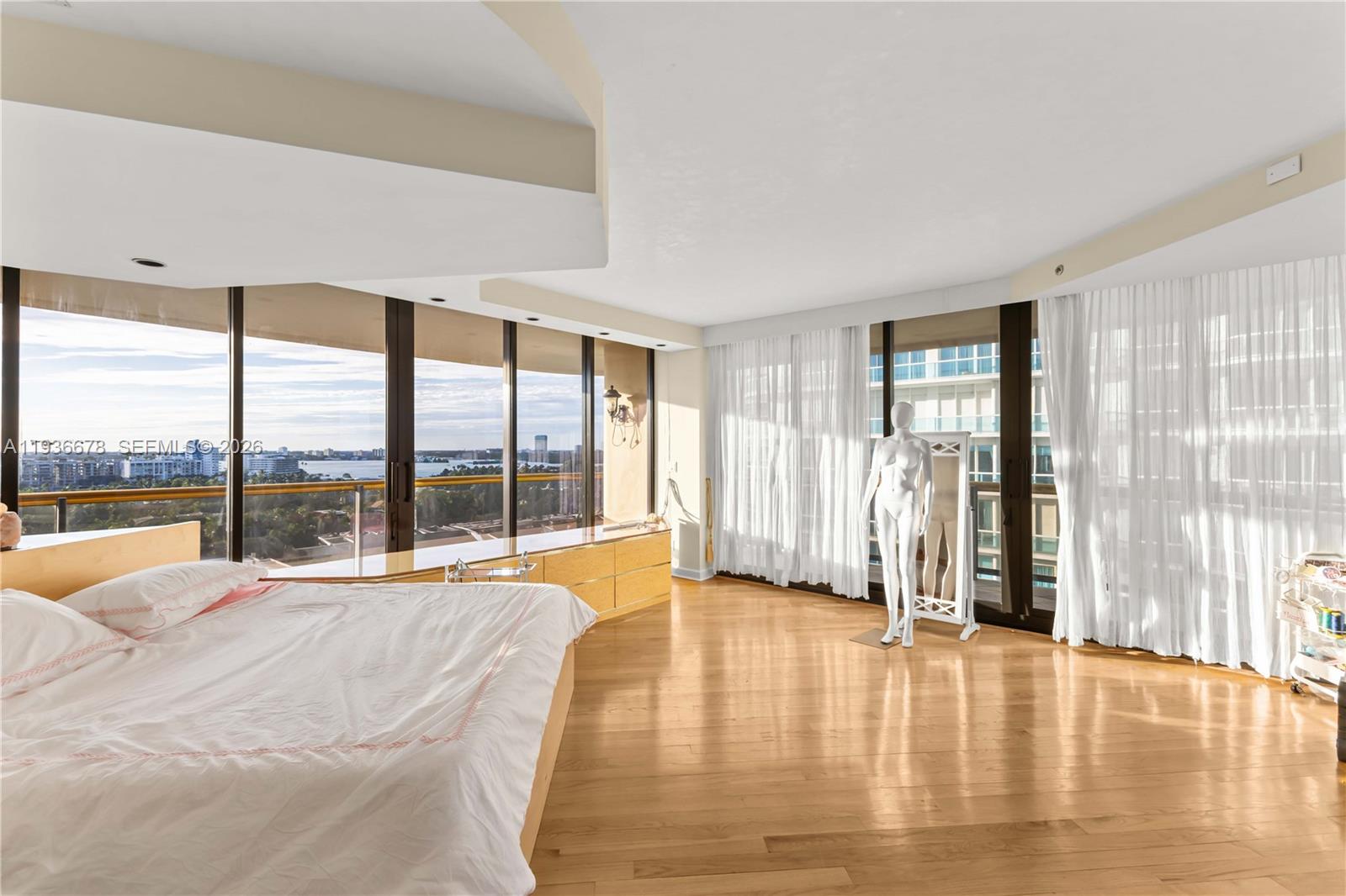 9999 Collins Ave 12A