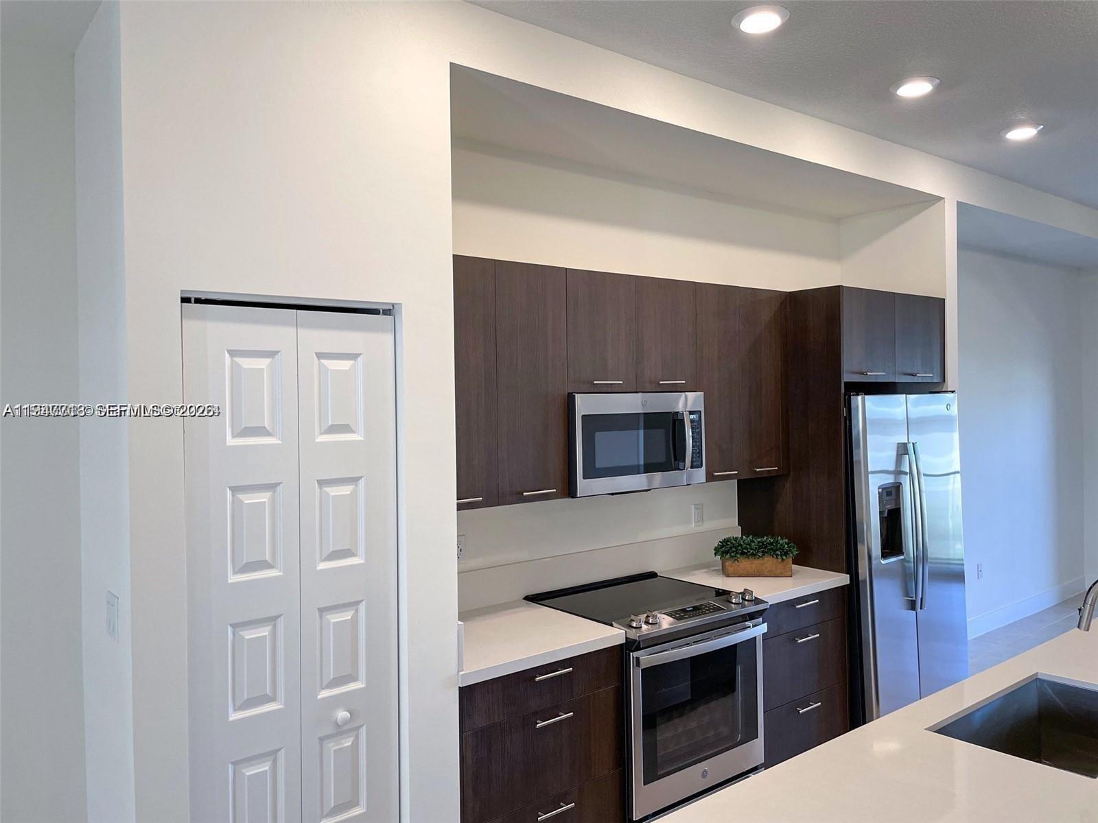 APEX AT PARK CENTRAL COND - Residential