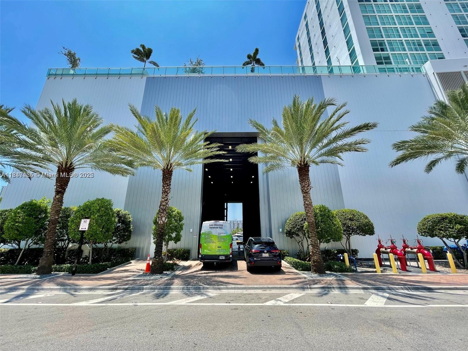 400 Sunny Isles Blvd Dd 204