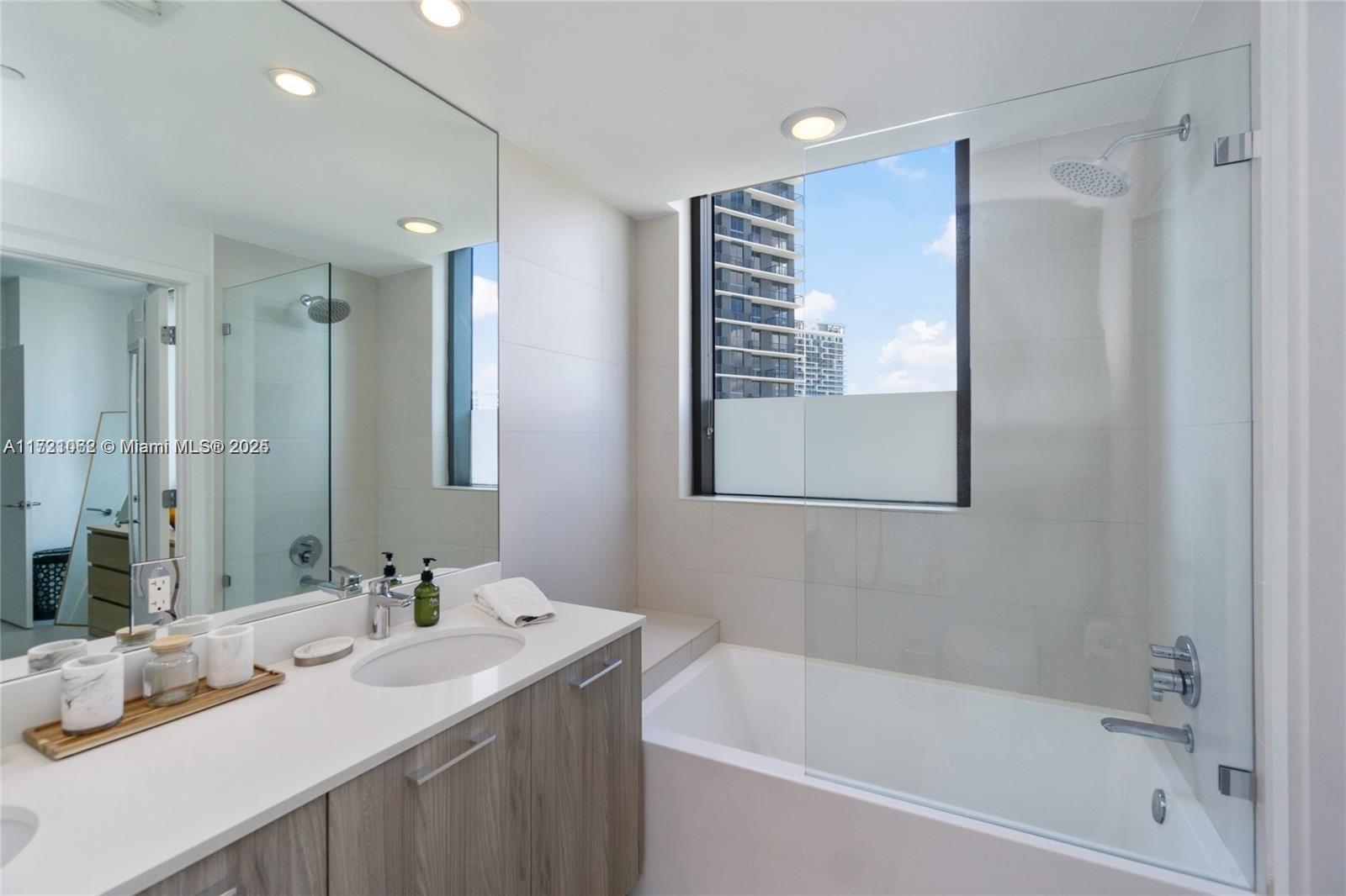 PARAISO BAYVIEWS CONDO - Residential