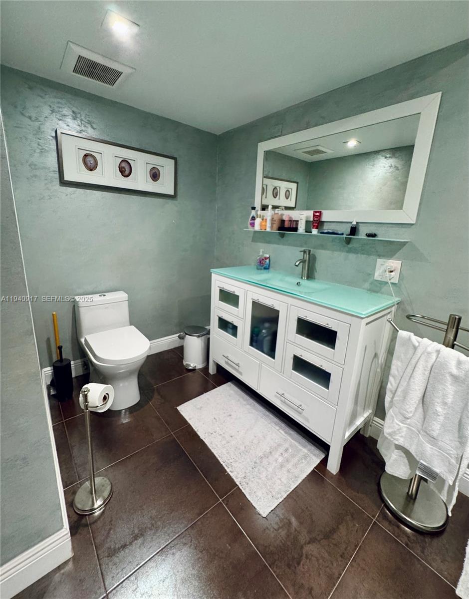 MALAGA TOWERS CONDO - Residential