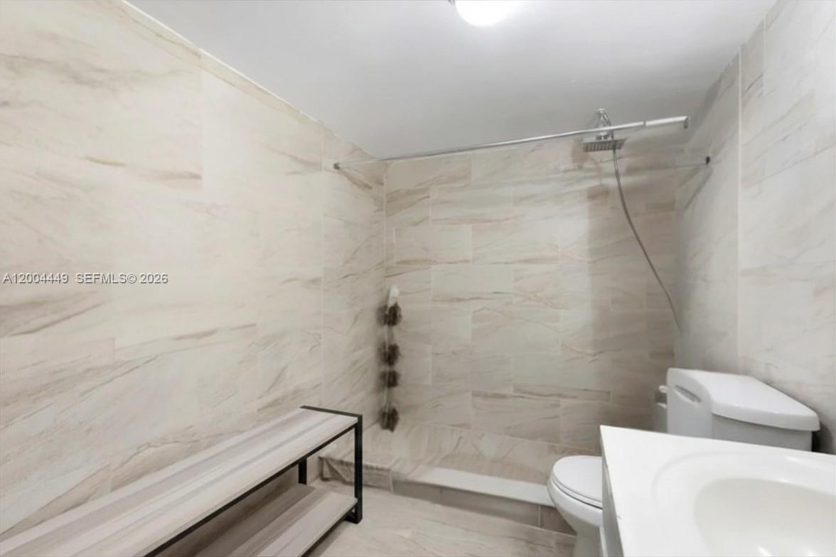 3527 NE 168th St 409