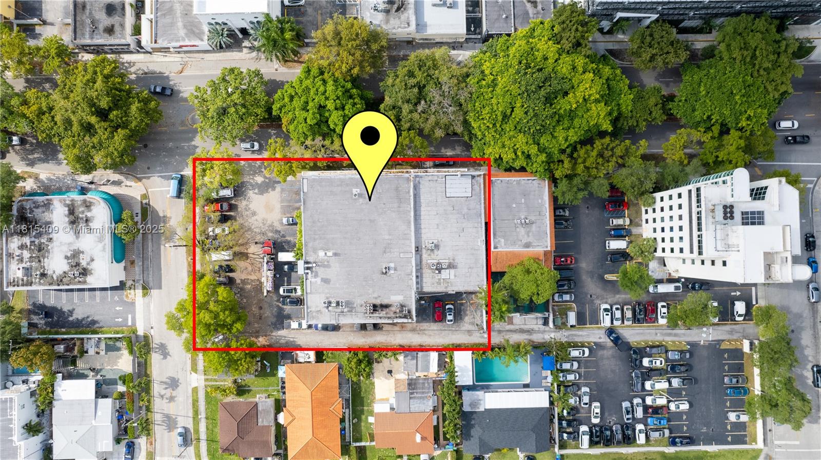 Amazing opportunity for retail or office use along Coral Way and within minutes from Coral Gables, Coconut Grove, & Brickell. Great visibility and signage opportunity in active retail center. Space is already set up for a private office and is ready for occupancy! Great for business looking to establish themselves in busy corridor. New Virtual Tour and photos coming soon!