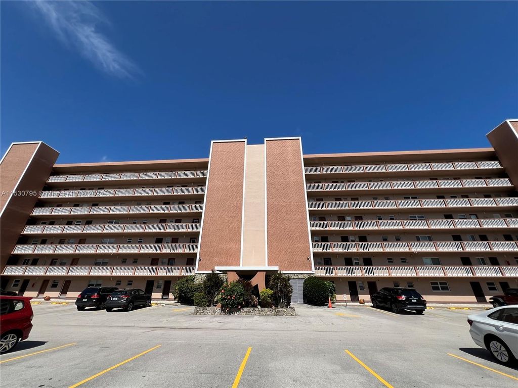 Photo of 301 NE 14th Ave #501, Hallandale Beach, FL 33009 (MLS # A11530795)