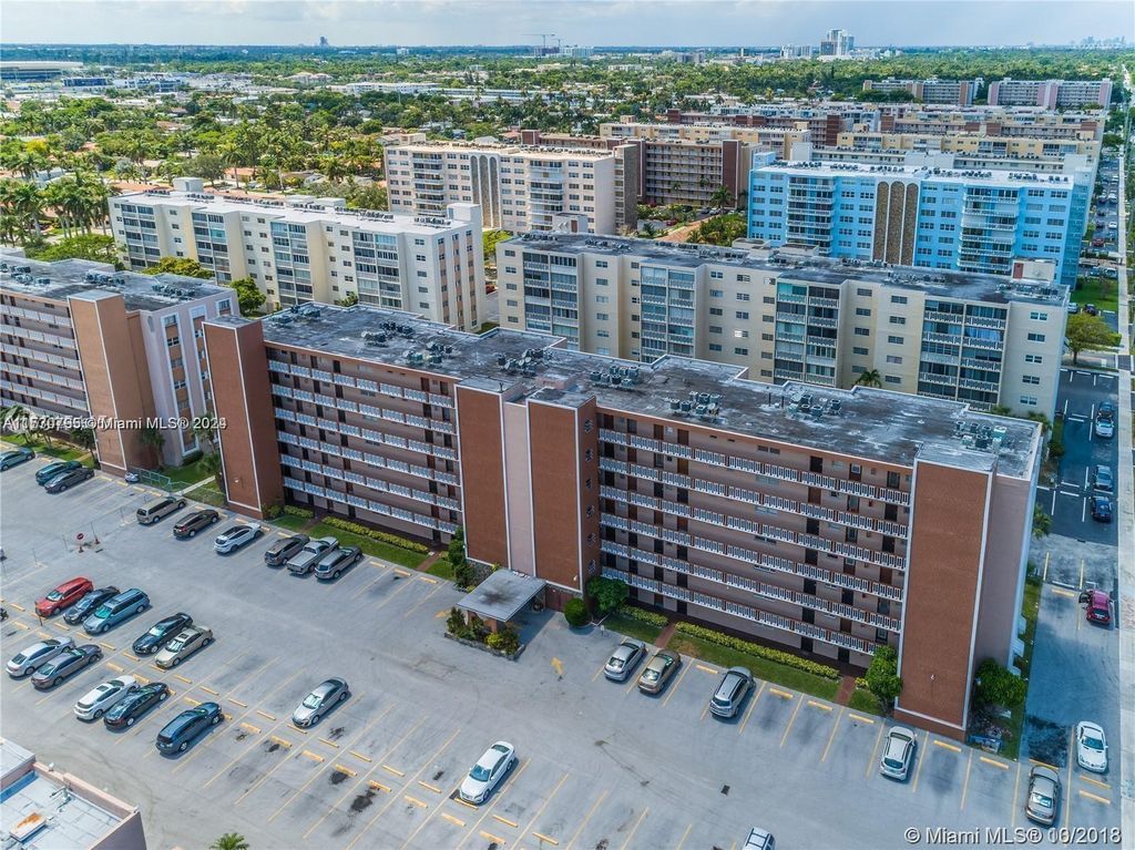 Photo of 301 NE 14th Ave #501, Hallandale Beach, FL 33009 (MLS # A11530795)